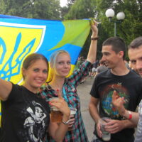 Українські фани на концерті гурту Metallica в Празі, Чехія 8 липня 2014 року