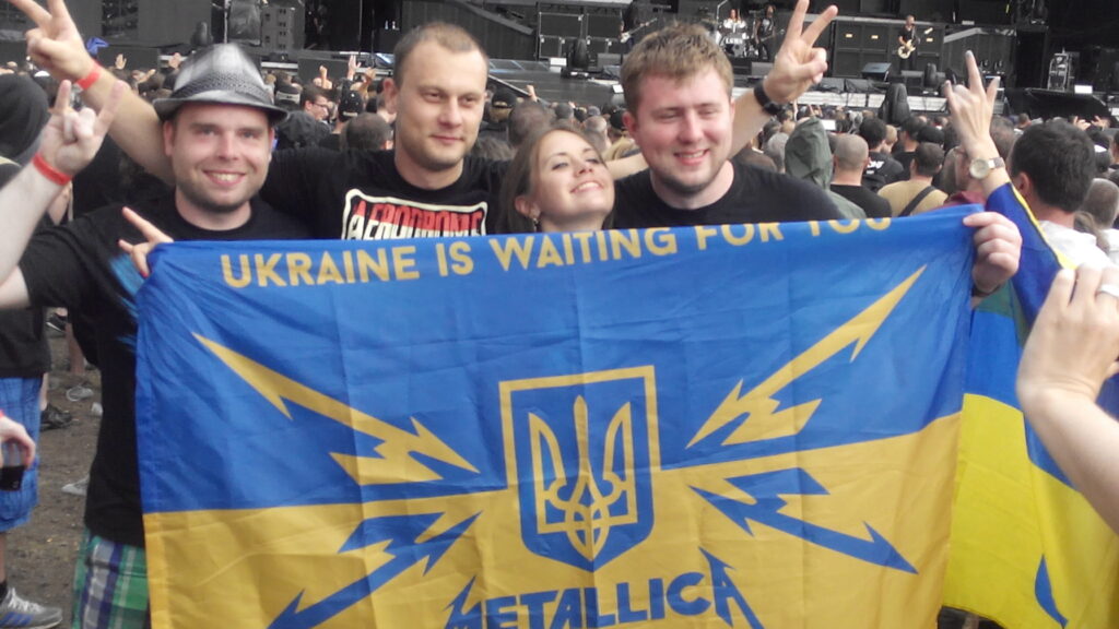 Українські фани на концерті гурту Metallica в Празі, Чехія 8 липня 2014 року