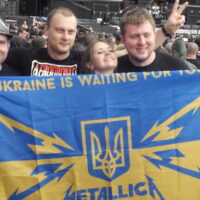 Українські фани на концерті гурту Metallica в Празі, Чехія 8 липня 2014 року