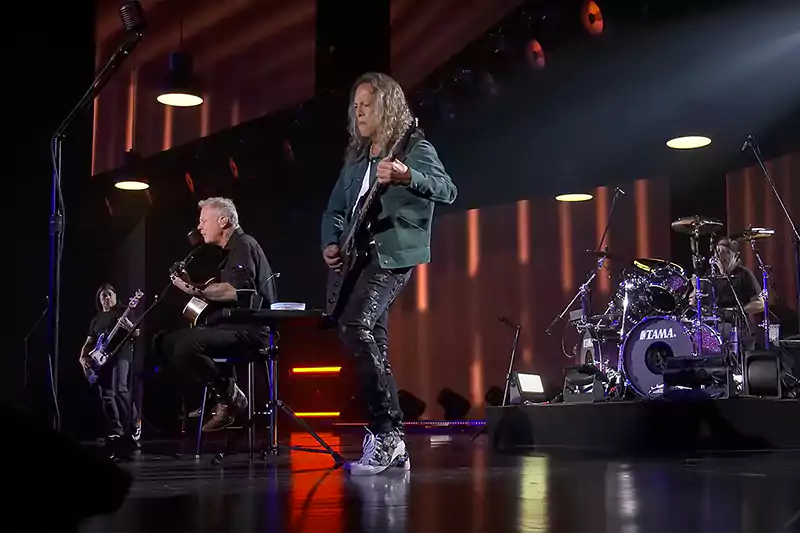 Гурт «Metallica» на концерті «Helping Hands» 2022 року
