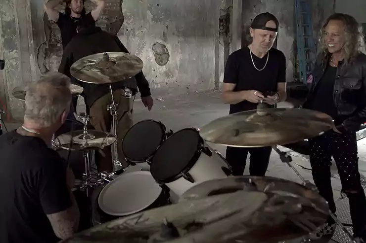 Відео з серії «за кадром» про зйомки відеокліпу «Screaming Suicide» гурту «Metallica»