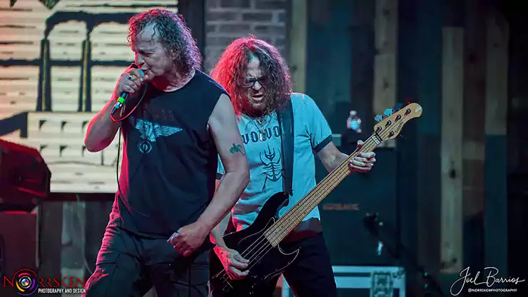 Джейсон Ньюстед приєднався на сцені до гурту «Voivod» та зіграв з ними дві пісні. Відео