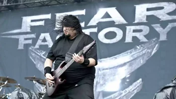 Гітарист гурту «Fear Factory» Діно Касарес (Dino Cazares)