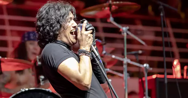 Фронтмен гурту «BulletBoys» Марк Торіен (Marq Torien)