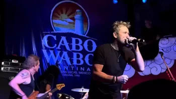 Фронтмен гурту «Nickelback» Чaд Крюгер (Chad Kroeger)